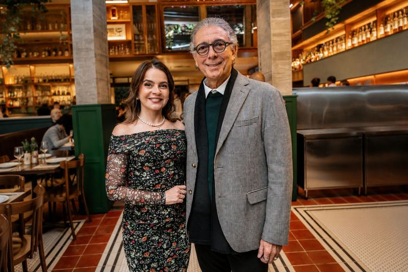Afr&acirc;nio e Daniela Barreira inauguram Boteco Caju Lim&atilde;o em SP