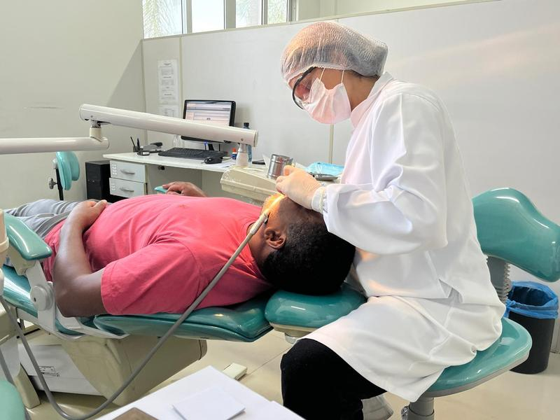 Maio Vermelho destaca cuidados e preven&ccedil;&atilde;o do c&acirc;ncer bucal