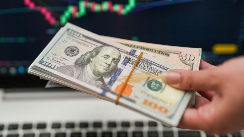 D&oacute;lar redefine leitura de cr&eacute;dito e risco de emissores na AL