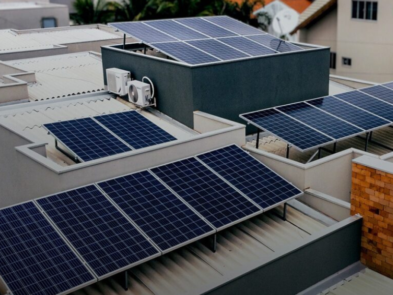 Energia solar reduz custos e atrai fam&iacute;lias