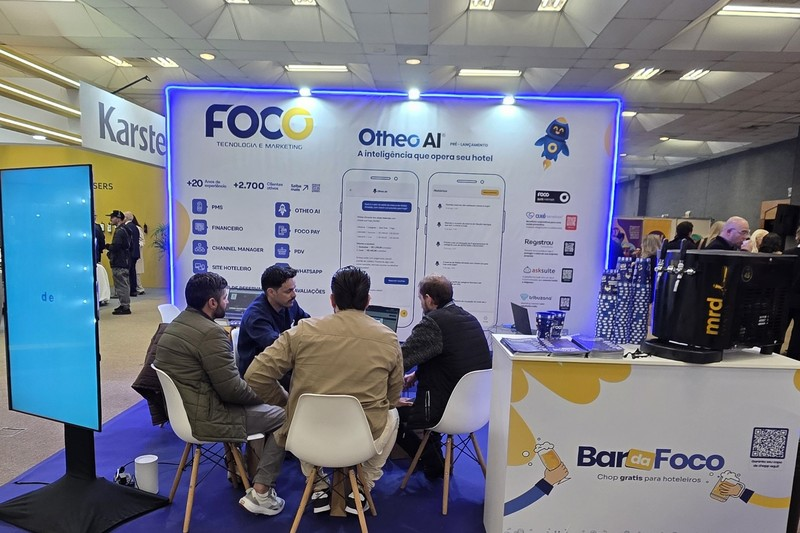 Rob&ocirc;-concierge com IA da Foco &eacute; destaque no Encatho 2026