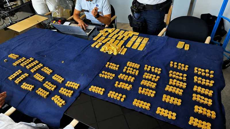 Pedreiros encontram tesouro em ouro cotado em R$ 54 milh&otilde;es